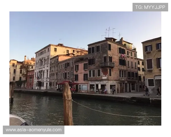 威尼斯真人体验：定制私人水上游船和文化互动体验让你的威尼斯之旅难以忘怀